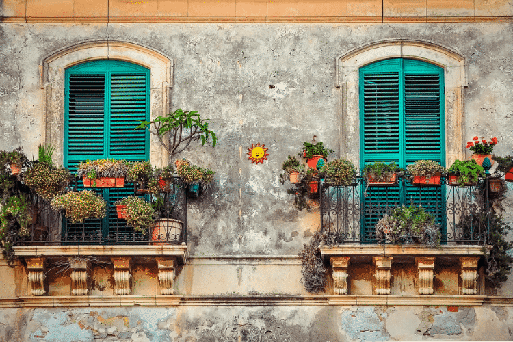 Cinq conseils pour planter des aromates sur un balcon